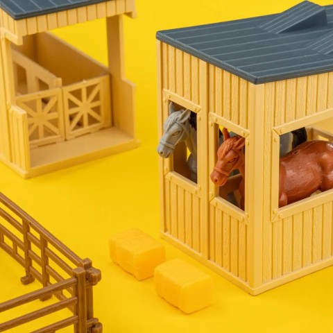 Ігровий набір OTAMANKO Веселий хутір (вантажівка і стайня з кіньми) разноцветный