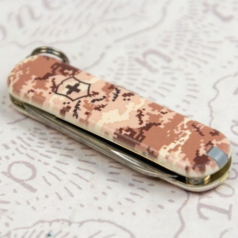 Складаний ніж Victorinox CLASSIC SD ARMY Піксель пісочний 0.6223.7.W3944pw