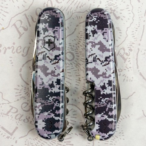 Складаний ніж Victorinox CLIMBER ARMY Піксель синій 1.3703.3.W3942p