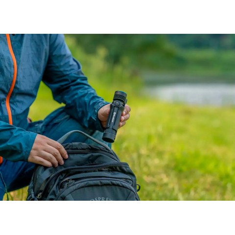 Ліхтар Olight Seeker 4 Pro Neutral White Black