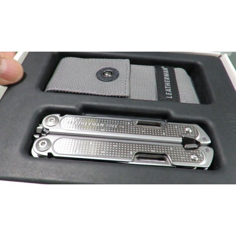 Мультиінструмент Leatherman Free P4, нейлоновий чохол