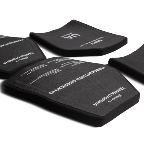 Надлегкі бронеплити 3-го класу. Вага 1.38 кг. Розмір M