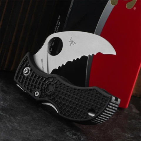 Ніж Spyderco Manbug Hawkbill, VG-10, FRN black