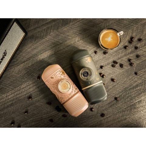Портативна еспресо-кавоварка Wacaco Nanopresso блакитна з чохлом, механічна, для меленої кави