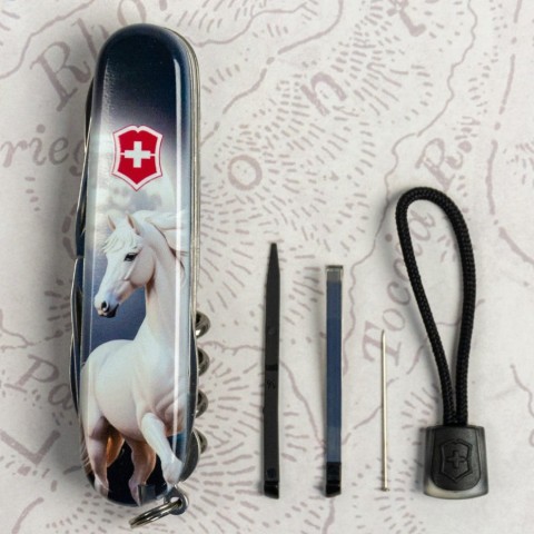 Складаний ніж Victorinox HUNTSMAN ZODIAC Магічний кінь 1.3713.3.Z5280pk