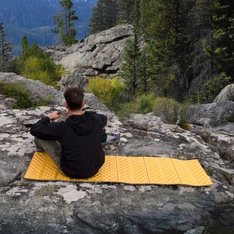 Килимок складний IXPE Naturehike CNK2550WS030, алюмінієва плівка, 195x60x1.8 см, оливковий-зелений