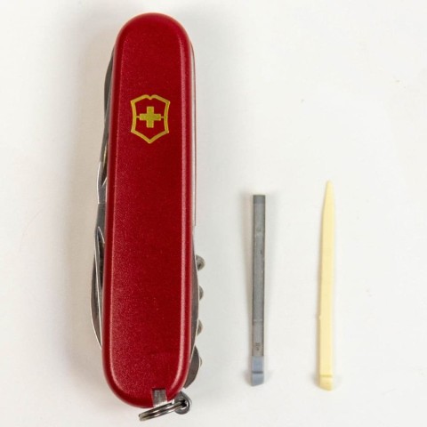 Ніж Victorinox Huntsman Mat 91мм,15функ,черв.мат,жовт.лого
