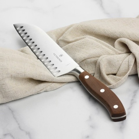 Кухонний ніж Victorinox Grand Maitre Wood Santoku лезо 17см з дерев. ручкою у подар.упак.