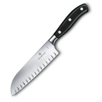 Кухонний ніж Victorinox Grand Maitre Santoku лезо 17см ріфл. з чорн. ручкою у подар.упак.