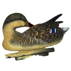 Опудало крижень качка, яка покращує оперення