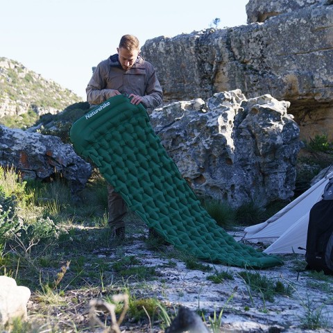 Матрац туристичний надувний одномісний Naturehike CNH22DZ018, надлегкий, 196x64x7 см, зелений, для туризму із мішком для надування