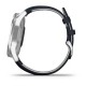 Смарт-годинник Garmin vivomove Luxe зі сріблястим корпусом та темно-синім ремінцем
