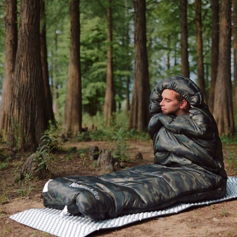 Спальний мішок з капюшоном Naturehike M320 CNK2350WS023, зелений камуфляж, правий
