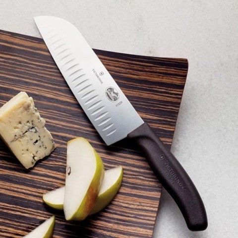 Кухонний ніж Victorinox Fibrox Santoku лезо 17см ріфл. з чорн. ручкою (GB)