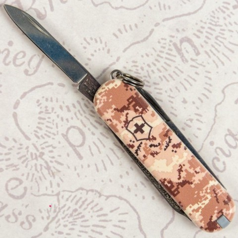 Складаний ніж Victorinox CLASSIC SD ARMY Піксель пісочний 0.6223.7.W3944pw