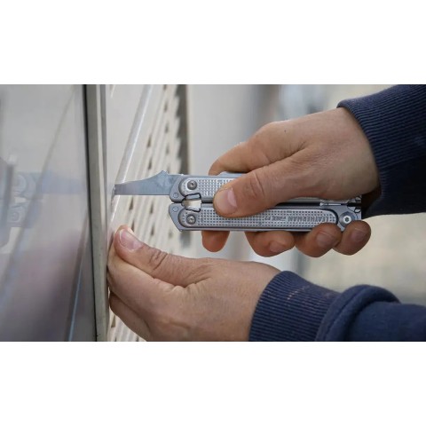 Мультитул Leatherman 832638 Free P2, нейлон. чохол ц:silver