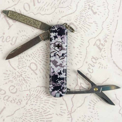Складаний ніж Victorinox CLASSIC SD ARMY Піксель синій 0.6223.3.W3942pw