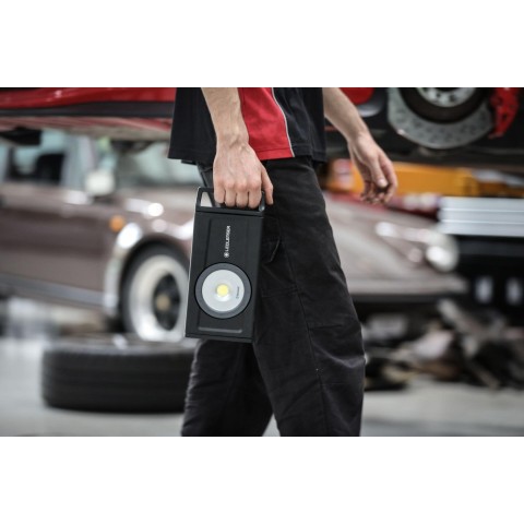 Фонарь-прожектор LedLenser IF8R с функцией Powerbank и Bluetooth-управлением, заряжаемый, 4500/2000/400