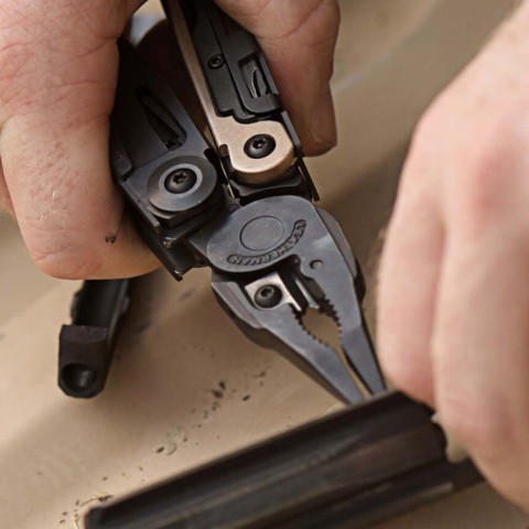 Мультиінструмент Leatherman Mut Black, чохол Molle (олива), картонна коробка