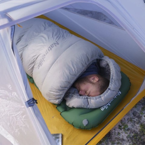 Матрац туристичний водонепроникний одномісний  Naturehike CNK2300DZ0001, 198x59x6.5 см, темно-синій із вбудованою помпою для надування