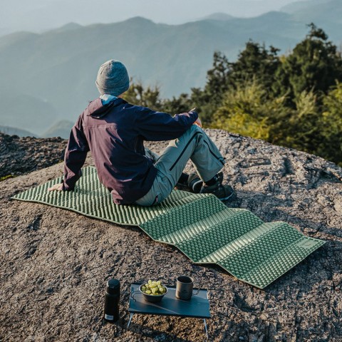 Килимок туристичний складаний одномісний IXPE Naturehike CNK2450WS044 з алюмінієвою плівкою, 195x60x1.8 см, оливковий