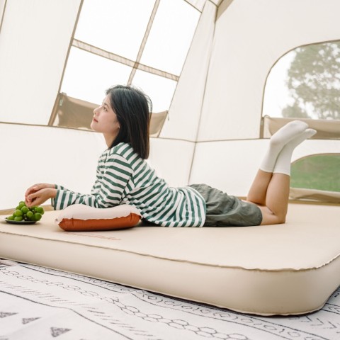 Матрац туристичний водонепроникний одномісний  Naturehike CNK2300DZ0001, 198x59x6.5 см, темно-синій із вбудованою помпою для надування