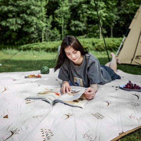 Килимок для пікніка водостійкий Naturehike CNK2300DZ019, 180×200 см, бежевий з принтом