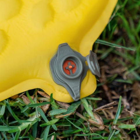 Матрац туристичний надувний одномісний Naturehike CNK2550WS033, 183x53x3.5 см, жовтий, овальний