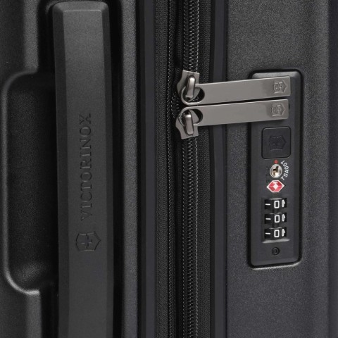Валіза Victorinox AIROX Advanced Black Середня