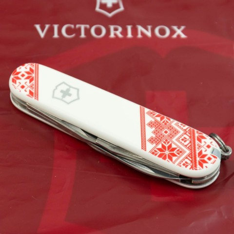 Ніж Victorinox Climber Ukraine 91мм,14функ,біл ,черв.Вишиванка,черв.Вишиванка