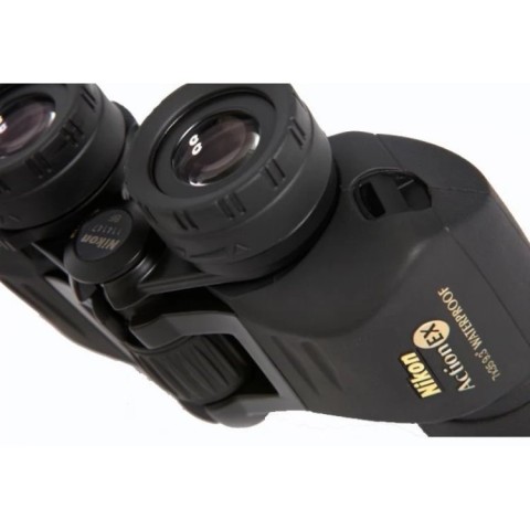 Бинокль Nikon Action EX 7x35 WP