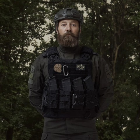 Плитоноска IBV. Чорного кольору