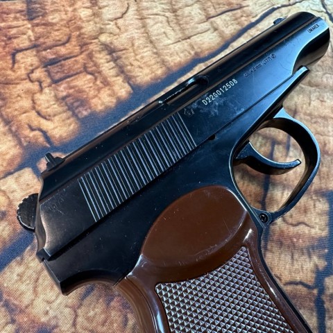 Пневматичний пістолет Umarex Legends Makarov бу
