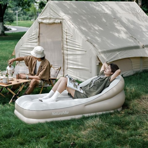 Матрац кемпінговий надувний одномісний Naturehike CNK2300DZ020, 180x90x60 см, бежевий із вбудованим насосом для надування