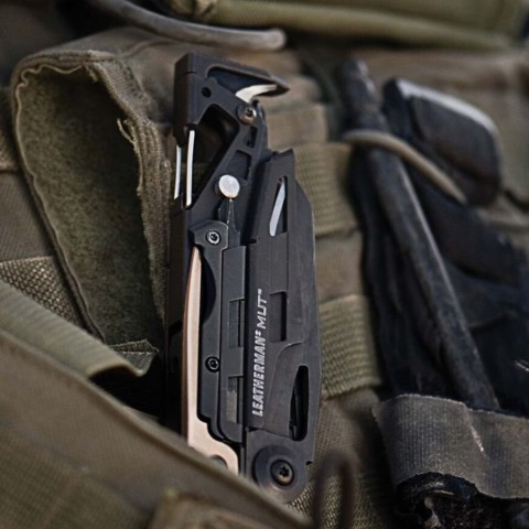 Мультиінструмент Leatherman Mut Black, чохол Molle (олива), картонна коробка