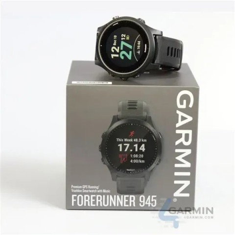 Смарт-годинник Garmin Forerunner 945 з чорним ремінцем