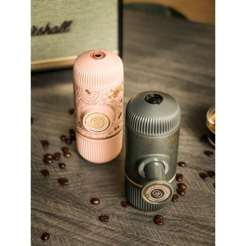 Портативна еспресо-кавоварка Wacaco Nanopresso блакитна з чохлом, механічна, для меленої кави