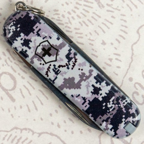 Складаний ніж Victorinox CLASSIC SD ARMY Піксель синій 0.6223.3.W3942pw