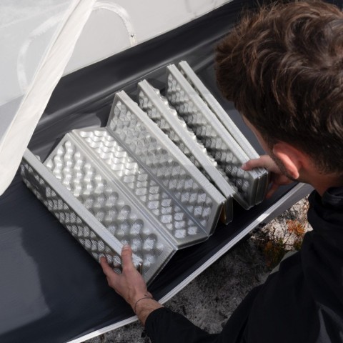 Килимок складний IXPE Naturehike CNK2550WS030, алюмінієва плівка, 18 мм, медово-золотий