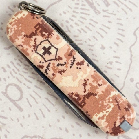Складаний ніж Victorinox CLASSIC SD ARMY Піксель пісочний 0.6223.7.W3944pw