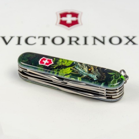 Ніж Victorinox Huntsman Zodiac 91мм,15функ ,Зелений дерев'яний дракон