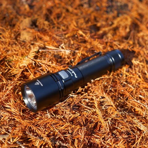 Фонарь ручной Fenix C7 V.2.0