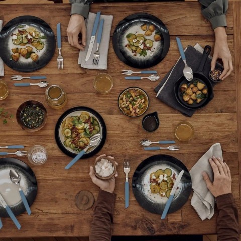 Кухонна виделка Victorinox Swiss Modern Table 20см з син. ручкою