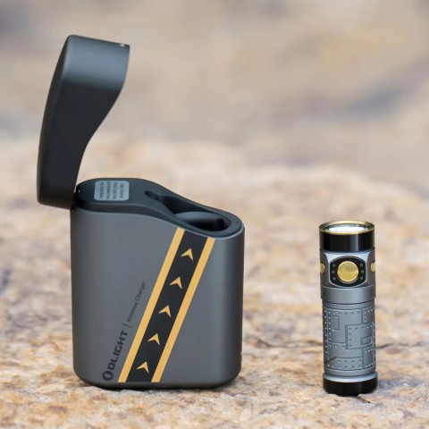 Ліхтар Olight Baton 4 Premium Edition Fighter Pilot