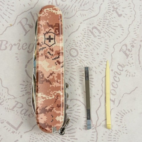 Складаний ніж Victorinox CLIMBER ARMY Піксель пісочний 1.3703.7.W3944p