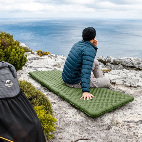 Матрац туристичний надувний одномісний  Naturehike CNK2450WS014, надлегкий, 186х58х8 см, зелений із мішком для надування