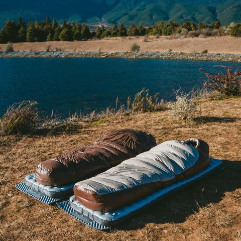 Спальник з натуральним пухом Naturehike Snowbird CNK2550WS014, p-р L, темно-коричневий 400 г