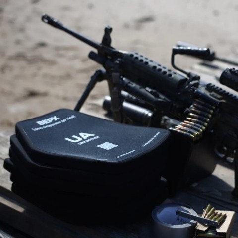 Комплект бронеплит поліетиленових Ukrarmor 3 класу. Вага 2.76 кг. Розмір M (25х30 см.) комплект (UM.008.0003)