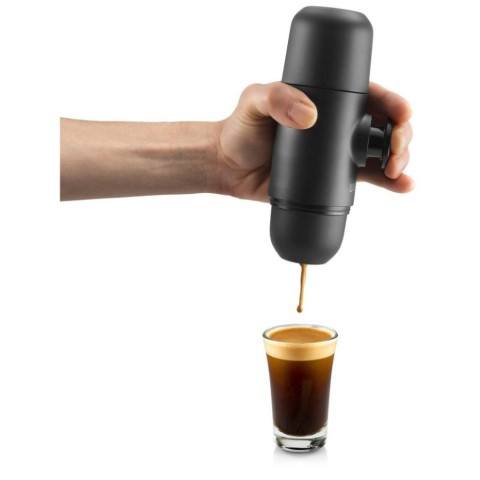 Портативна еспресо-кавоварка Wacaco Nanopresso червона з чохлом, механічна, для меленої кави