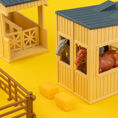 Игровой набор OTAMANKO Веселый хутор (грузовик и конюшня с лошадями)